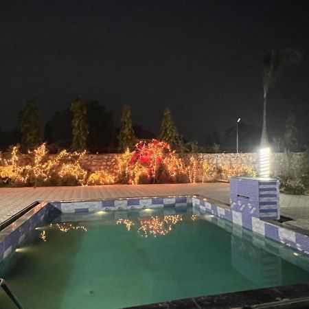 Entire Farm And Pool For Holi Party 3Bhk With Very Big Hall Gurgaon Bagian luar foto